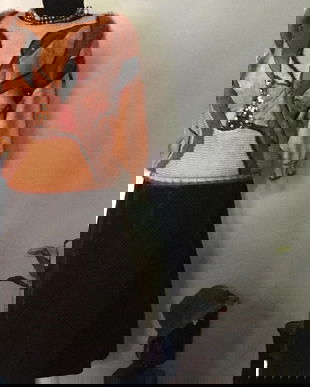 Bluza statement și fusta catifea maron