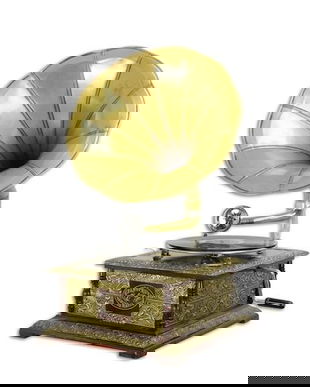 Gramofon deosebit placat cu incrustratii metalice