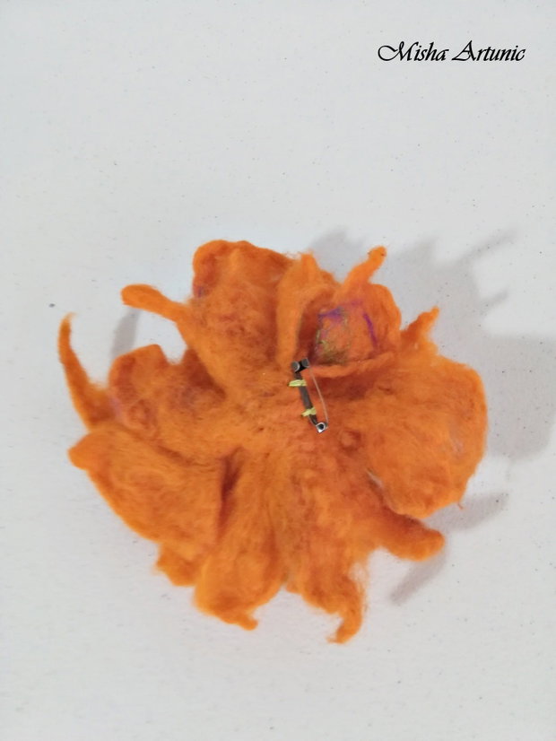 Brosa impaslita - Martisor