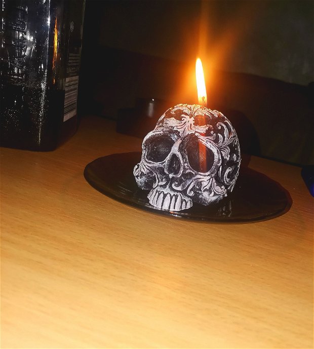 Black candle 00(c=white)