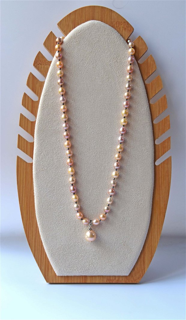 Set de bijuterii  compus din colier și  cercei din perle de cultura si terahertz