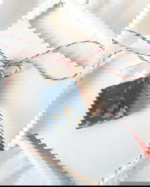 Martisor pandantiv sticluta din rasina