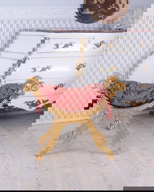 Scaunel turcesc din lemn masiv auriu cu tapiterie rosie