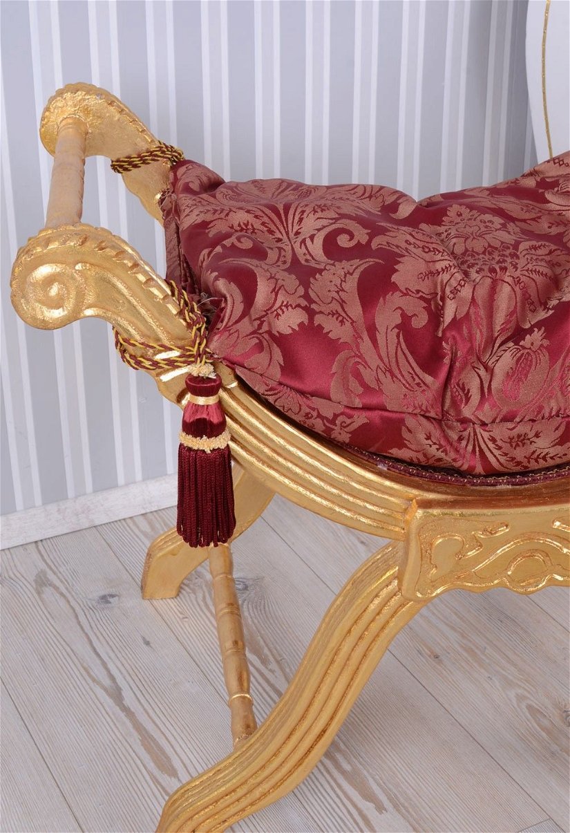Scaunel turcesc din lemn masiv auriu cu tapiterie rosie