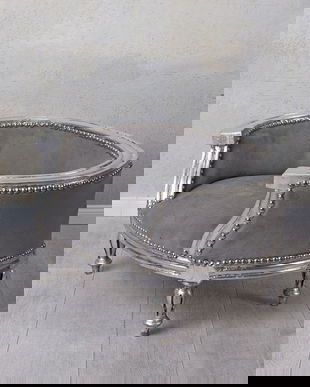 Canapea pentru caine din lemn masiv argintiu cu tapiterie gri