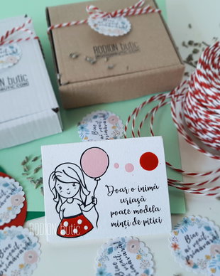Martisor pentru educatoare magnet pictat manual cu mesaj fetita