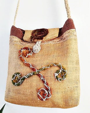 rustic stravechi - geanta din colectia " Dacica "