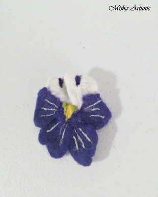 Brosa impaslita - Panseluta - Martisor