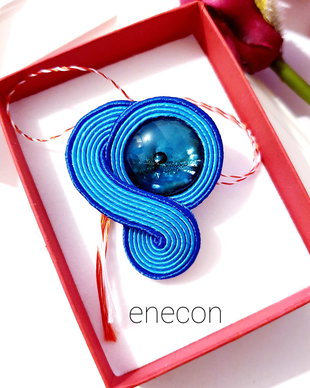 Brosa-mărțișor soutache,  Brosa albastra