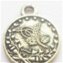 Charm metalic banut cu scris arabesc argintiu