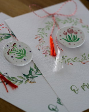 Martisor - brosa, lucrat si pictat manual cu plic si felicitare