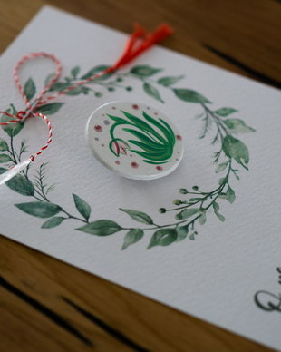 Martisor - brosa, lucrat si pictat manual cu plic si felicitare - Ghiocel