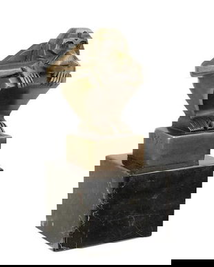 Maimutica - statueta din bronz pe soclu din marmura