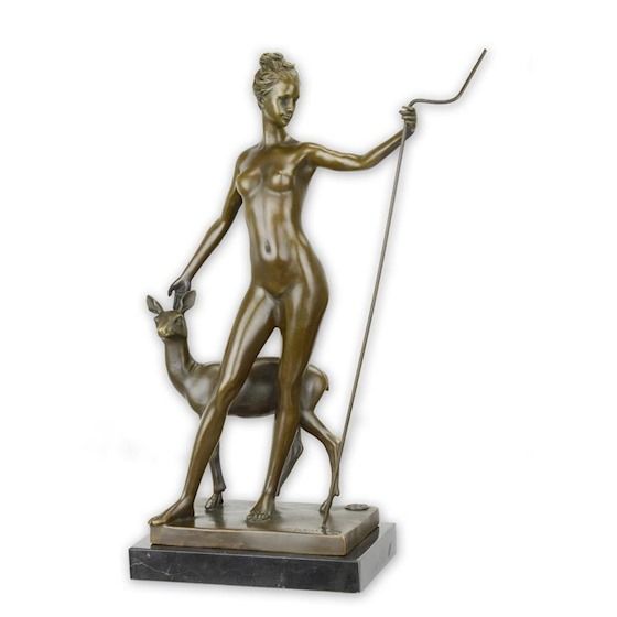 Zeita Diana - statueta din bronz pe soclu din marmura