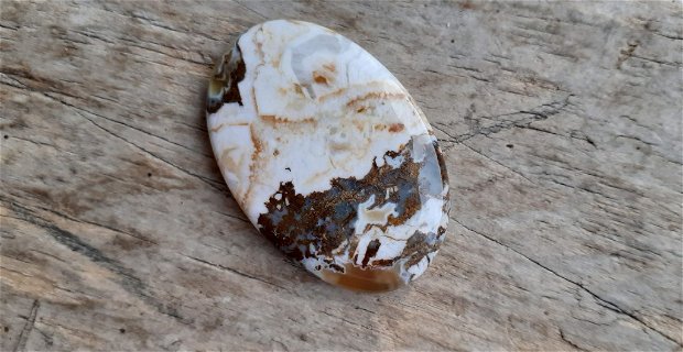 Cabochon agata, alb cu  maro, 42x28 mm