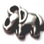 Charm metalic elefant cu ureche in forma litera D argintiu