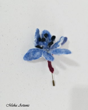 Brosa impaslita - Viorea - Martisor