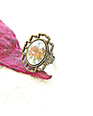 Inel vintage cu flori multicolore