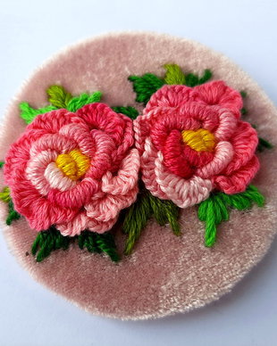 Brose cu rol de martisor