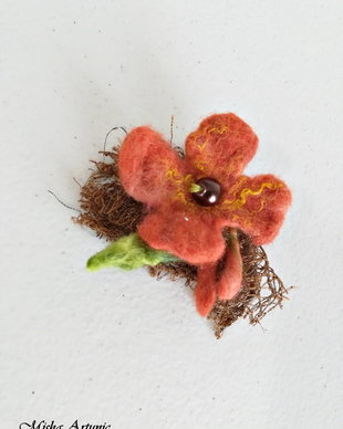 Brosa cu floare impaslita - Martisor