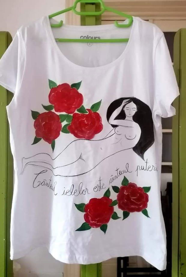 Tricou pictat "Cantecul Ielelor este cantecul puterii"