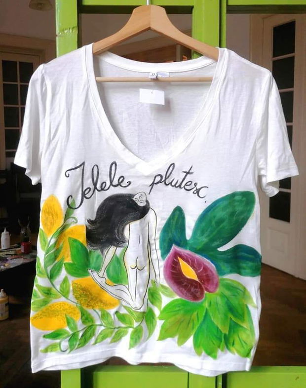 Tricou pictat "Ielele plutesc"