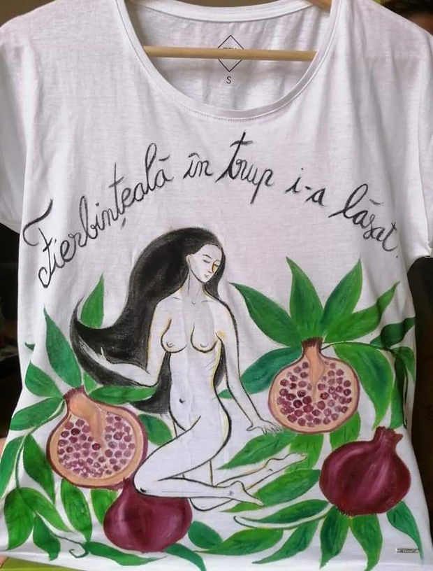 Tricou pictat "Fierbinteala in trup i-a lasat"