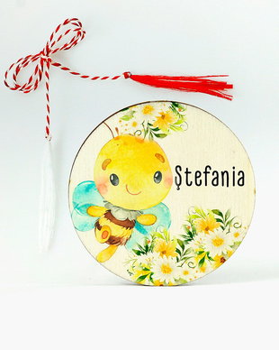 Martisor lemn personalizat cu nume si albinuta