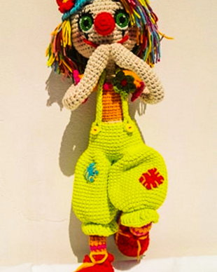 Păpușă Clown Croșetată Manual 50 cm, Păpușă Păiață Handmade, Piesă Decorativă, Cadou Original, LA COMANDĂ