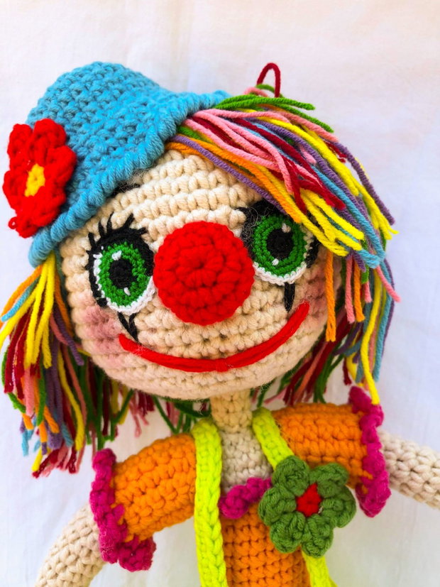 Păpușă Clown Croșetată Manual 50 cm, Păpușă Păiață Handmade, Piesă Decorativă, Cadou Original, LA COMANDĂ