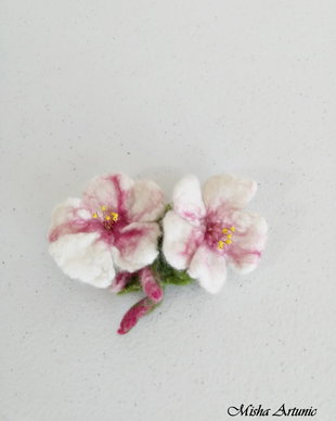 Brosa impaslita - Flori cires - Martisor