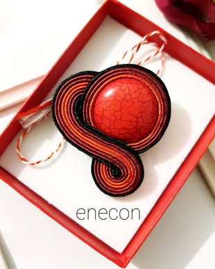 Brosa-mărțișor soutache,  Brosa rosu si negru