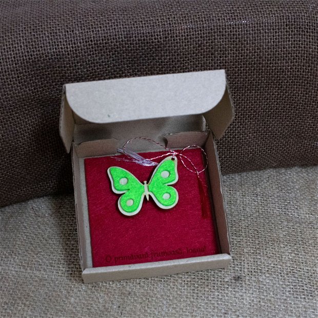Martisor Personalizat Fluture, din lemn si fetru (culoare: verde)