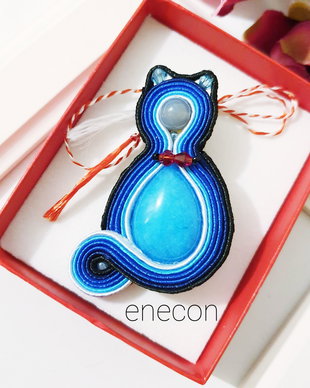 Brosa pisicuță, Brosa soutache