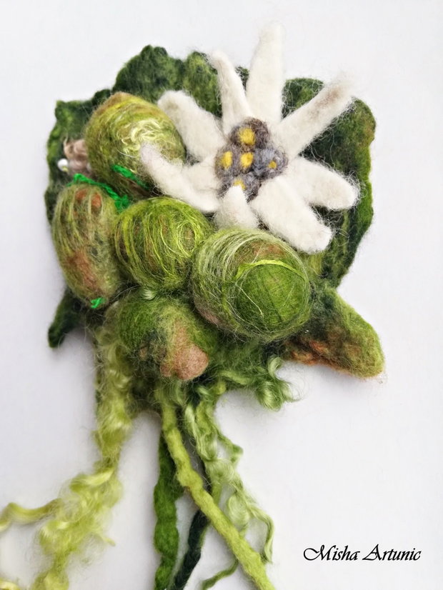 Vandut Brosa impaslita - Colt de stanca - Martisor