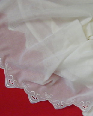 Noua-Fata de masa batist cu broderie