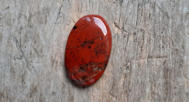 Cabochon jasp rosu, 40x24 mm