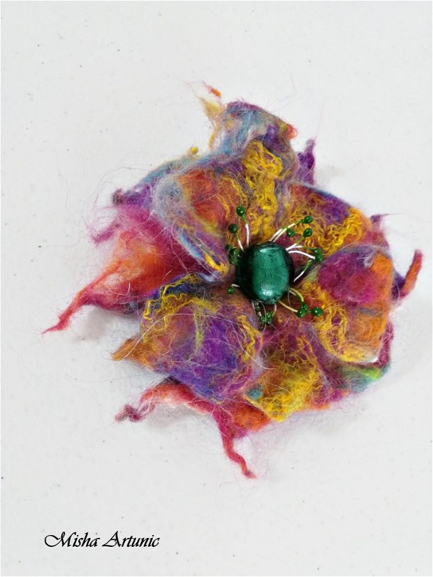 vandut Brosa impaslita - Floare pufoasa si colorata _ Martisor