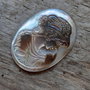 Cabochon camee sidef, fata cu palarie - 30x22mm
