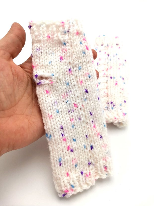 Manusi tricotate manual pentru maini micute