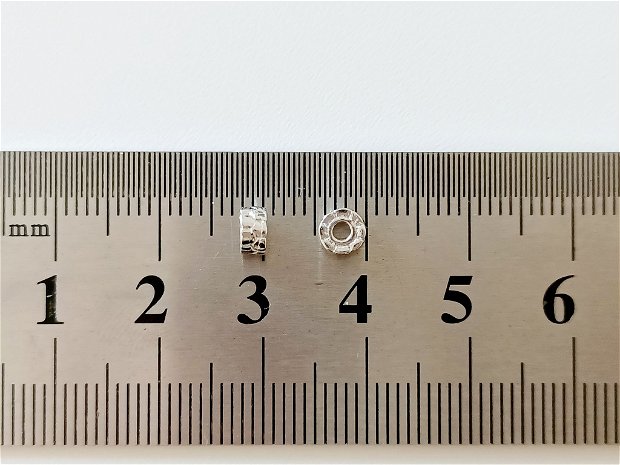 Distantier argint 4mm - 1 buc