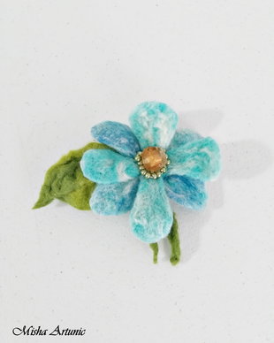 Brosa impaslita - Martisor