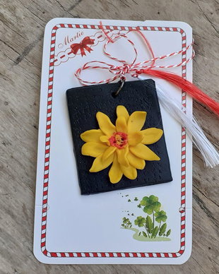 Martisor - pandantiv crizantema galbena