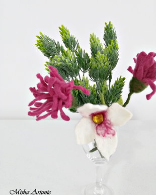 Flori impaslite decorative