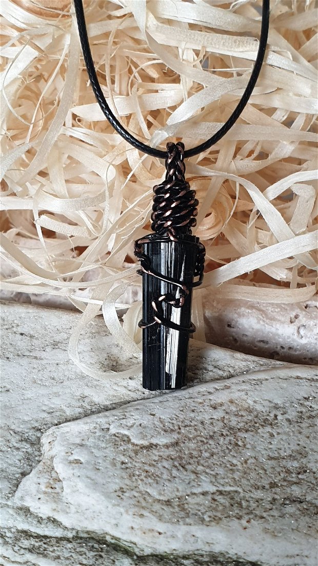 Turmalină Neagră - Colier "Spiral Of Life" cu piatră brută de Turmalină Neagră. Unicat. Colier handmade. Colier din cupru. Piatră naturală cu proprietăți de Purificare și Protecție Energetică
