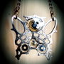Pandantiv steam punk unicat, in forma de fluture dantelat, din bronz auriu cu rotite de ceas