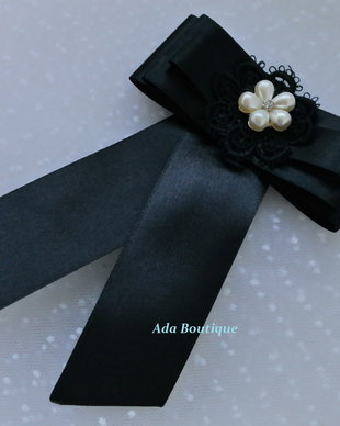 Jabou din saten negru cu aplicatie perla