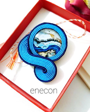 Mărțișoare, Brosa soutache