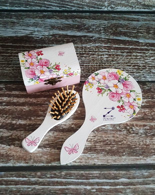 Set perie oglinda si cutiuta cu flori, set cu flori, set flori roz, set fetita