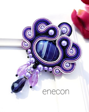 Brosa-mărțișor soutache,  Brosa mov-lila